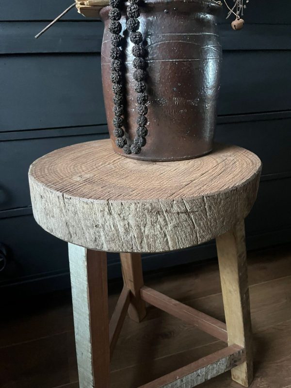 stoere hoge houten kruk,bijzettafel,plantentafel - Afbeelding 2