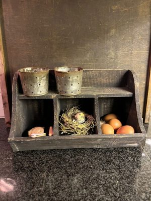 vergrijsd houten gruttersbak