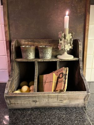 vergrijsd houten gruttersbak