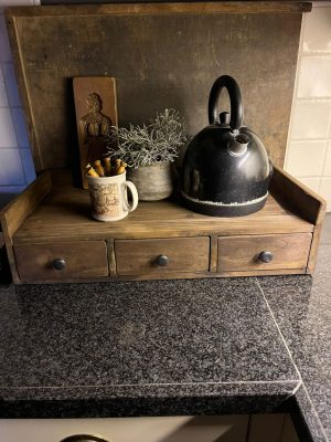 houten grutters bak met 3 laatjes,sober,landelijk,keuken