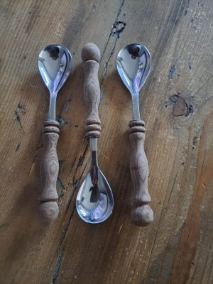 3 vintage lepeltjes met houten handvat